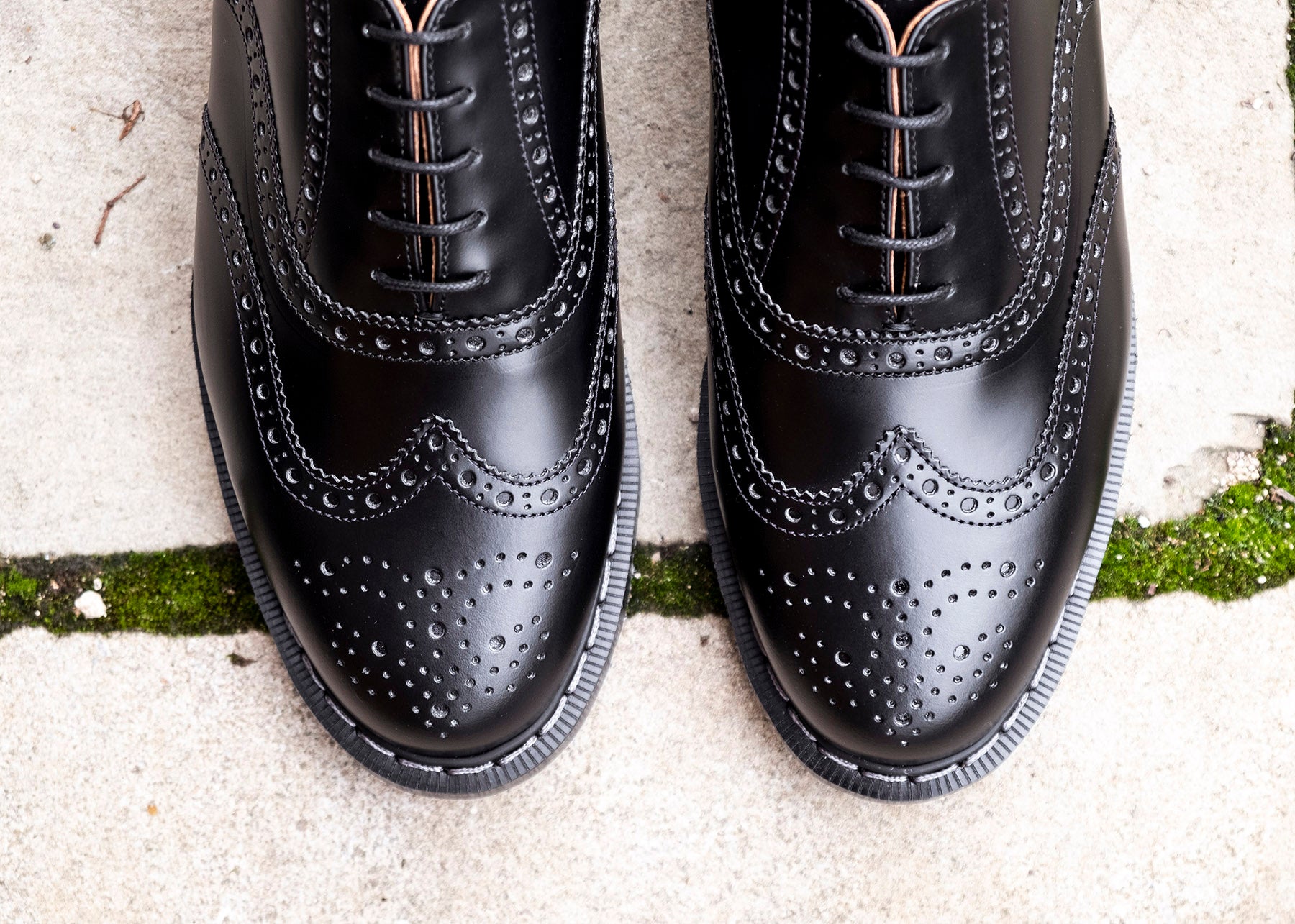 bule Forbindelse Kanon Black Hi-Shine English Brogue Shoe | Solovair | Handmade in England – NPS  Solovair US